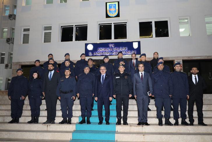 Vali Karaloğlu'ndan Mehmetçiğe 'telefon' sürprizi G3