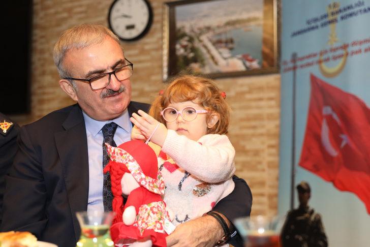 Vali Karaloğlu'ndan Mehmetçiğe 'telefon' sürprizi G4