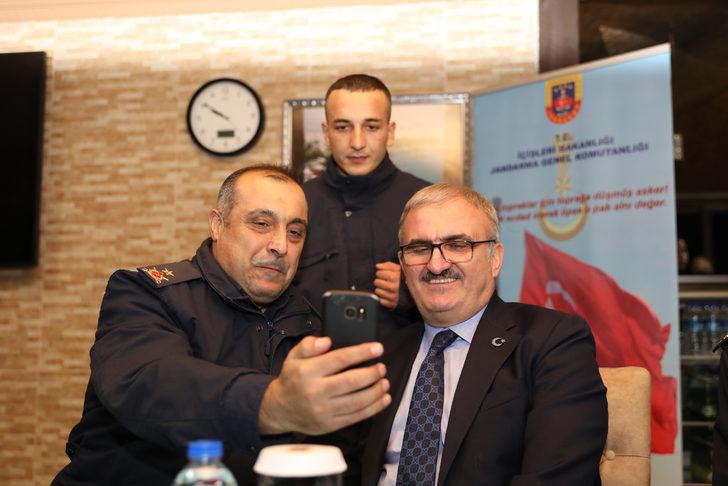 Vali Karaloğlu'ndan Mehmetçiğe 'telefon' sürprizi G5