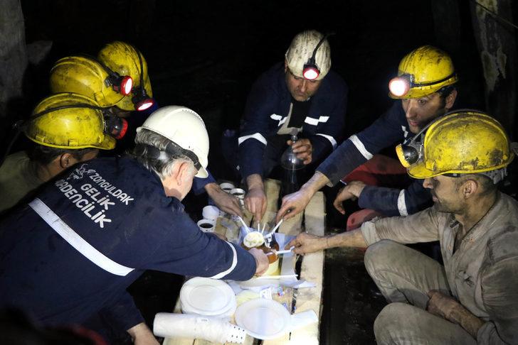 Maden işçileri yerin metrelerce altında yeni yıla girdi G2