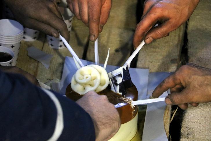 Maden işçileri yerin metrelerce altında yeni yıla girdi G4