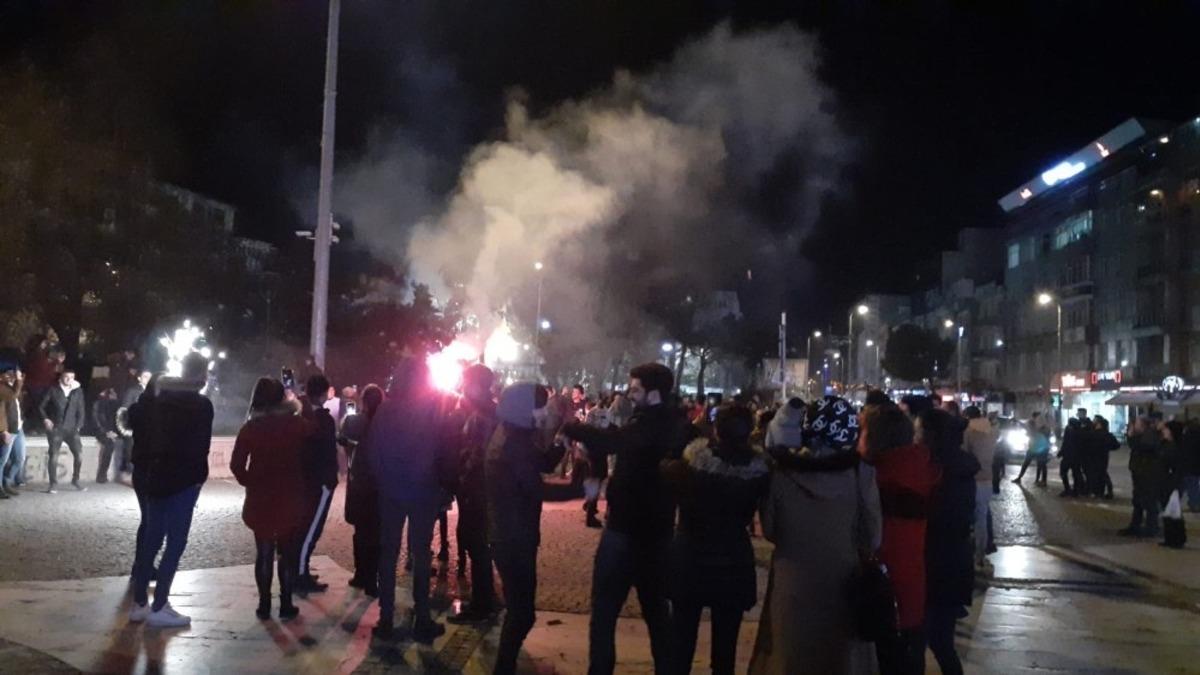 Uşak&rsquo;ta havai fişeklerle yılbaşı kutlandı