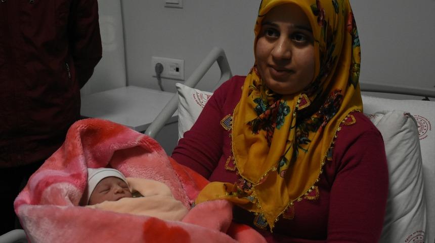 Malatya, Adıyaman ve Şanlıurfa'da yılın ilk bebekleri d&uuml;nyaya geldi