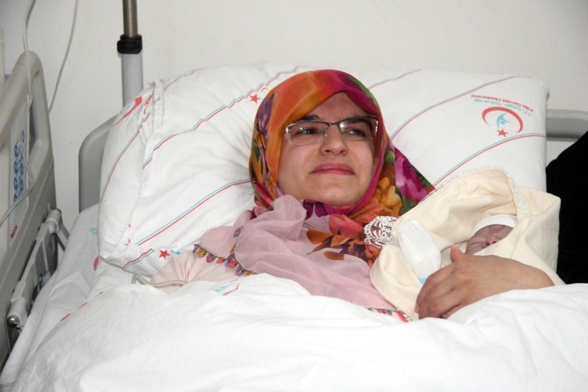 Kilis&rsquo;te 2020 yılının ilk bebeği d&uuml;nyaya geldi