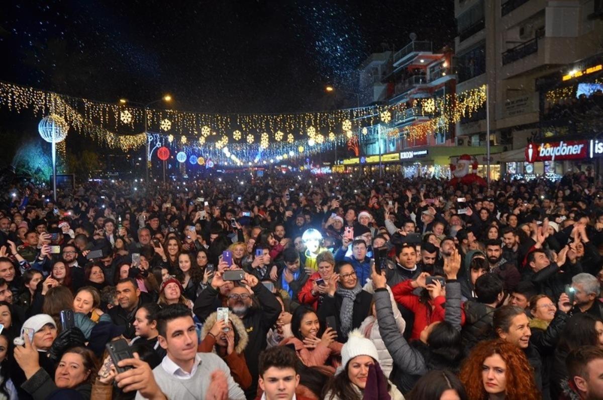 Kuşadası&rsquo;nda yeni yıl coşkusu