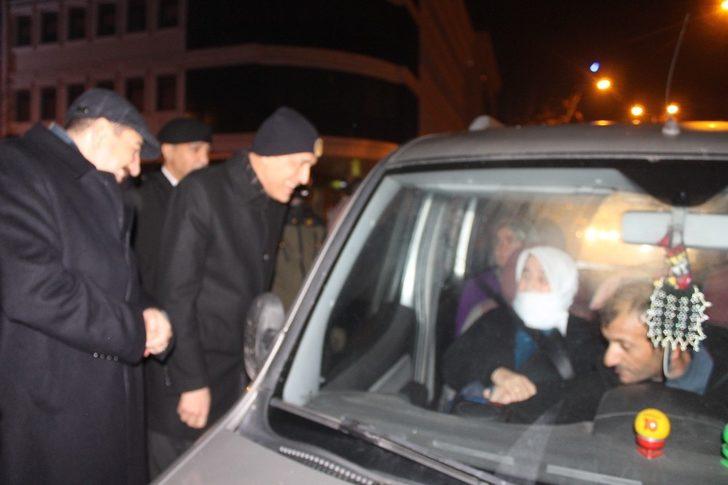 Vali Aktaş uygulama noktasında halkın yeni yılını kutladı G2