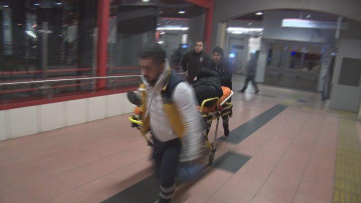 İstanbul'da metroda tartışma kanlı bitti! Hastaneye kaldırıldılar G1
