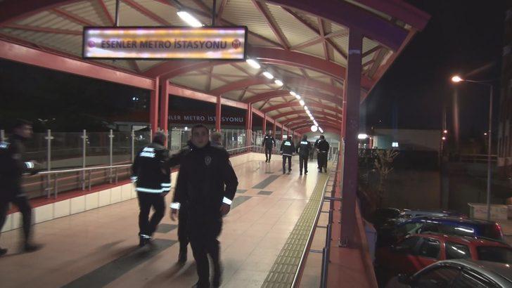 İstanbul'da metroda tartışma kanlı bitti! Hastaneye kaldırıldılar G4