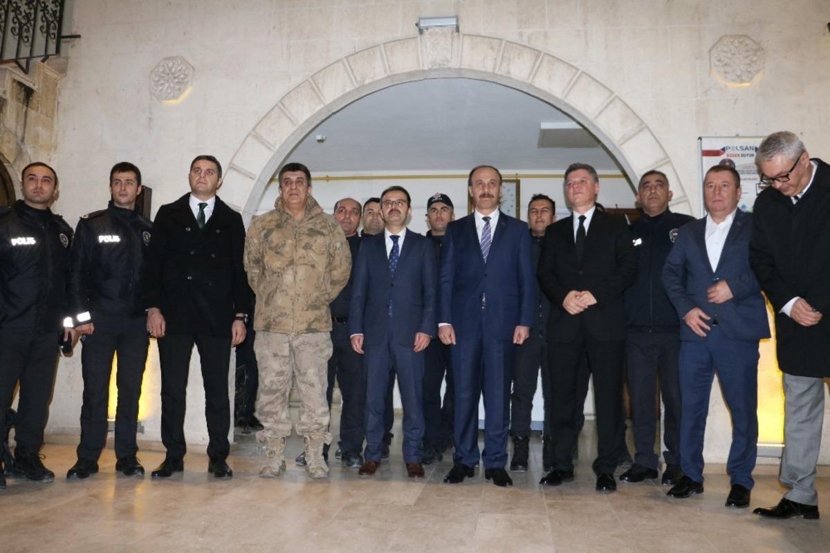 Şanlıurfa Valisi yeni yıla polislerle girdi