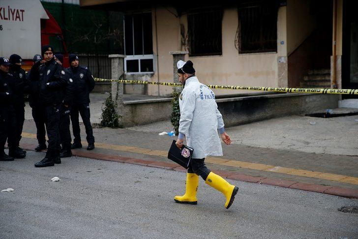 GÜNCELLEME 2 - Ankara'da bir apartmanda çıkan yangında 4 kişi öldü G4