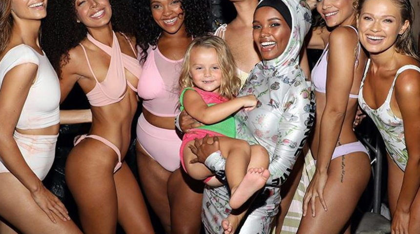 Essence dergisinin kapağında ilk kez başörtülü siyah bir kadın: Halima Aden