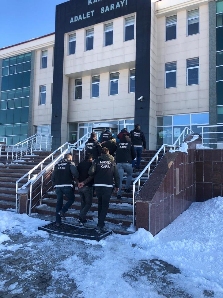 Bağırsaklarından çıkanlar doktorları bile şaşırttı! G4