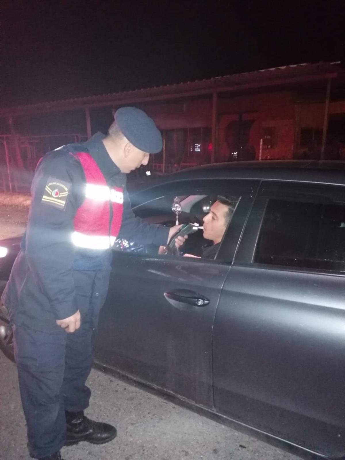 Mersin&rsquo;de jandarma ekipleri sabaha kadar g&ouml;rev yaptı