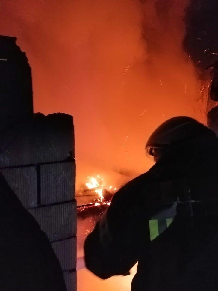 Demirci’de ev ve hayvan damı yandı Son Dakika Haberler