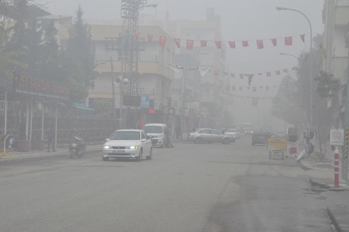 Ak&ccedil;akale yeni yıla sisle uyandı
