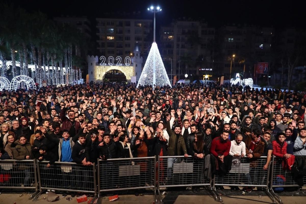 Mersin&rsquo;de yeni yıl coşkusu yaşandı