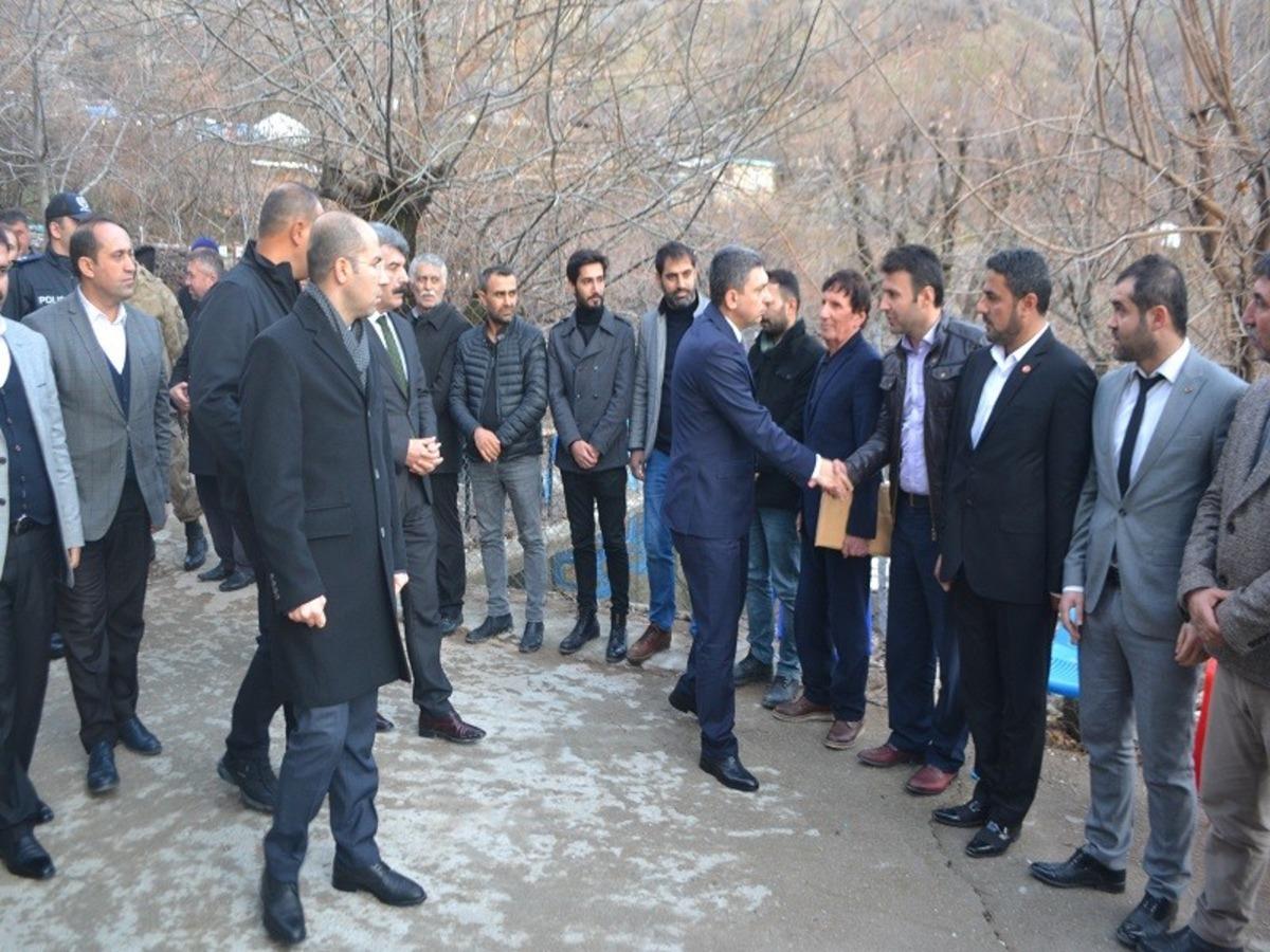 Vali Şahin, Sason&rsquo;da uzman &ccedil;avuşun ailesine taziye ziyaretinde bulundu