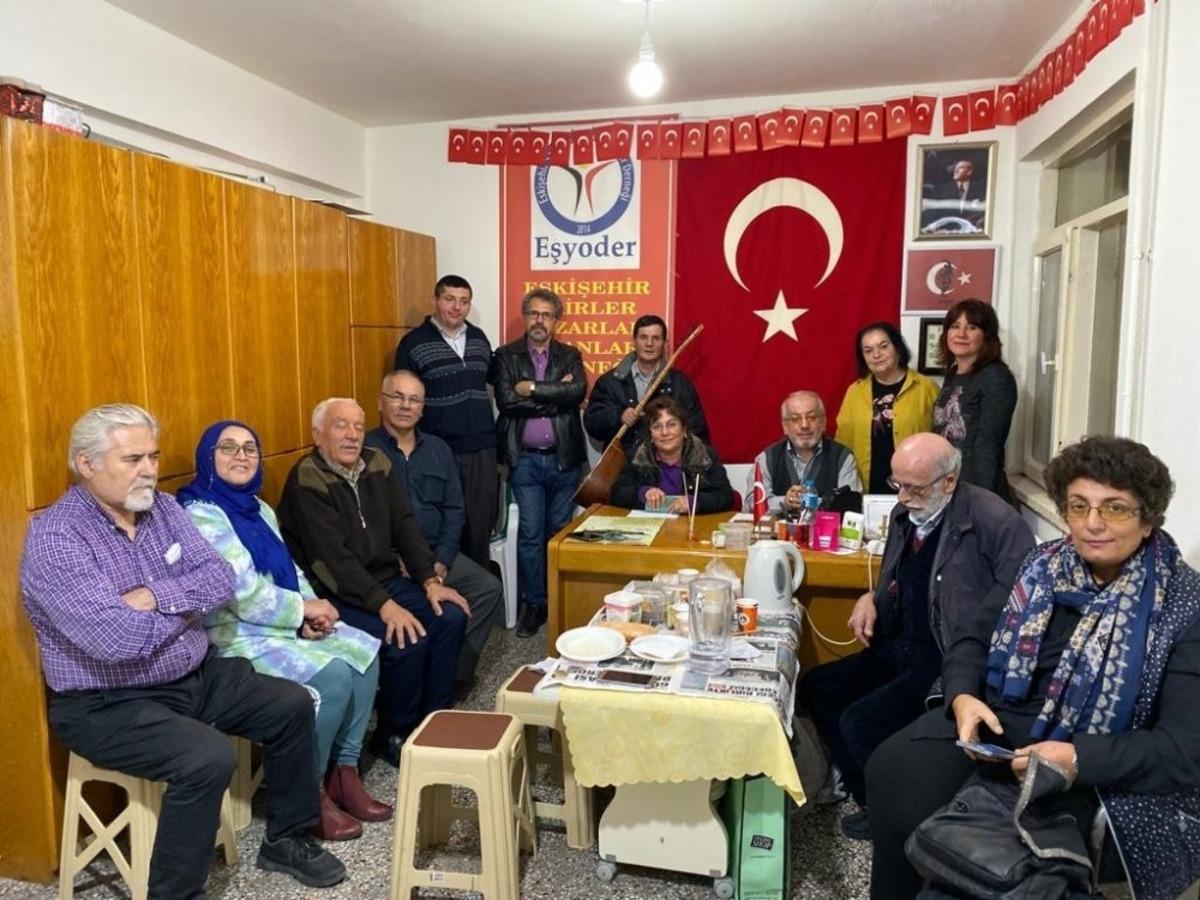 EŞYODER &uuml;yeleri yeni yılı şiirler ve t&uuml;rk&uuml;lerle kutladı