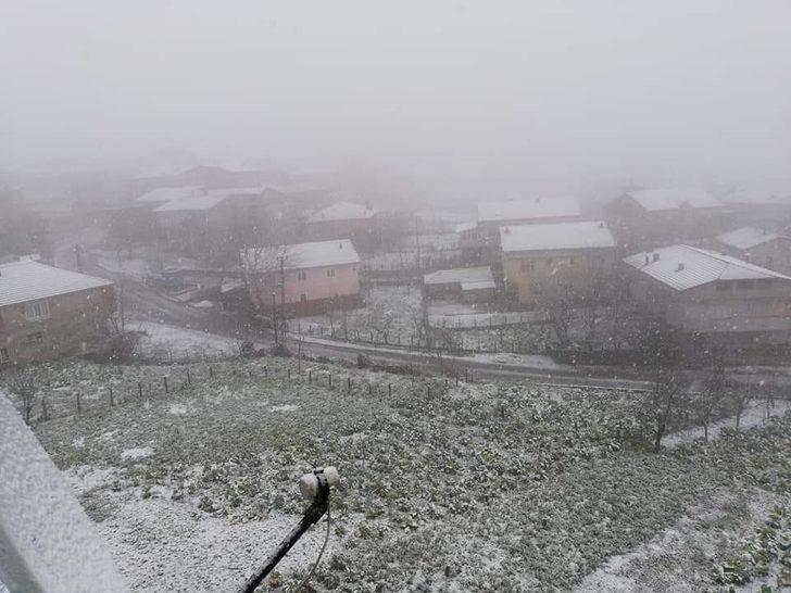 Karapınar köyüne yılın ilk karı yağdı G3