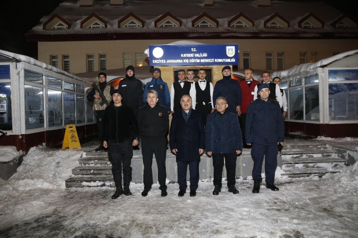 Başkan B&uuml;y&uuml;kkılı&ccedil;, Vali G&uuml;naydın ile birlikte g&ouml;rev başındakilere moral verdi