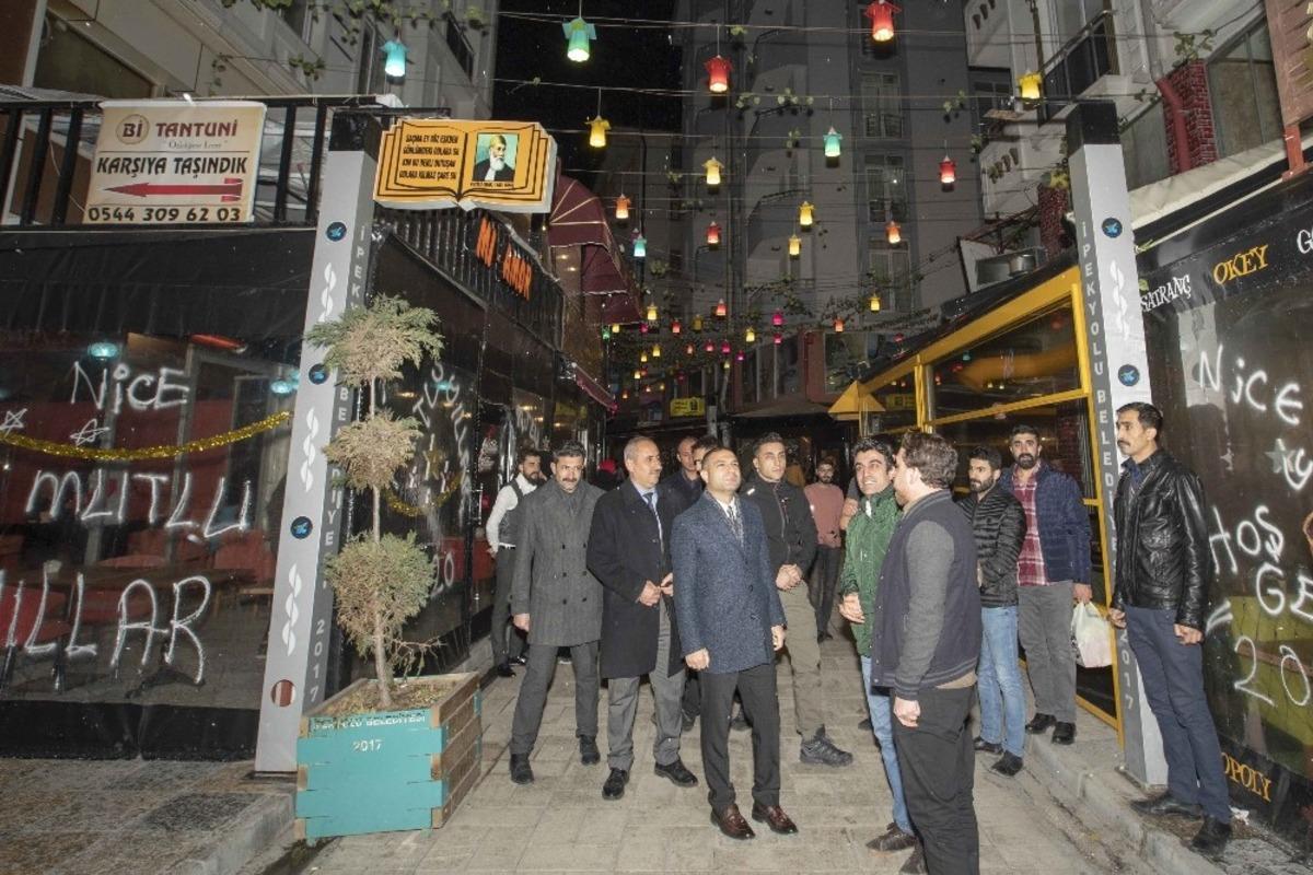 Başkan Vekili Aslan K&uuml;lt&uuml;r Sokak&rsquo;taki esnafla buluştu