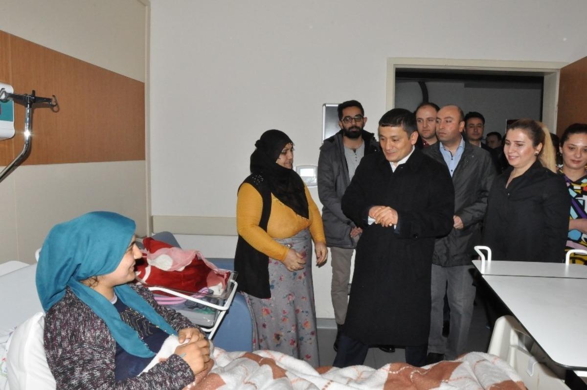 Erciş Belediyesinden yeni yılın ilk bebeklerine ilk hediyeler