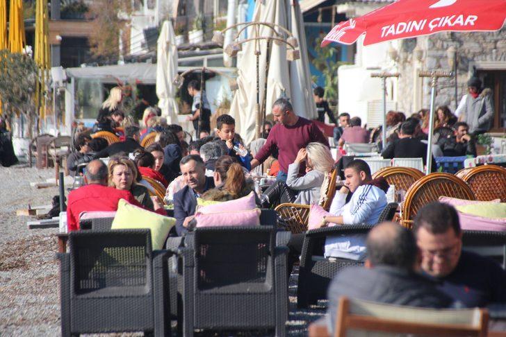 Yeni yılın ilk gününde sahillere akın ettiler G3