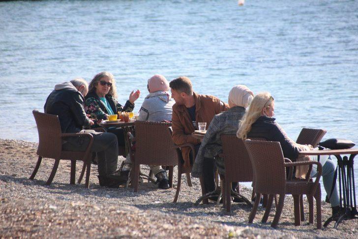 Yeni yılın ilk gününde sahillere akın ettiler G5