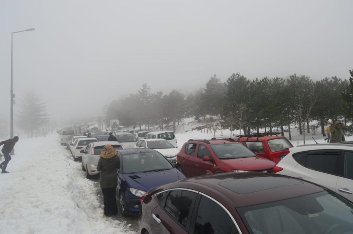 Manisalılar yeni yılın ilk g&uuml;n&uuml; Spil&rsquo;e akın etti