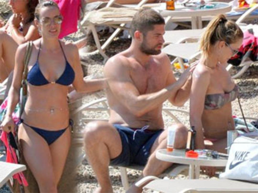 Sevgilisiyle tatilde