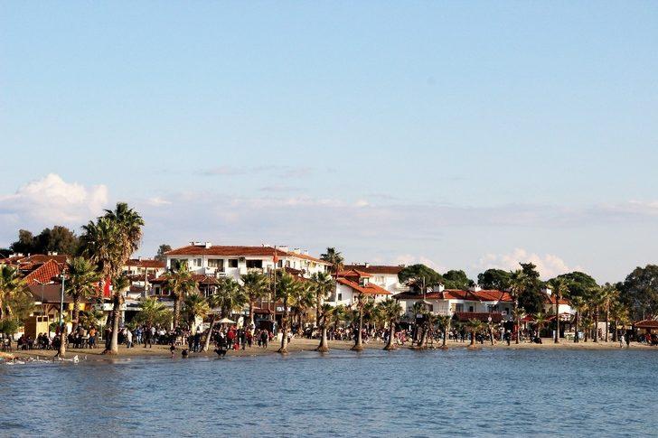 Yılın ilk tatilini sahil kenarında geçirdiler G3