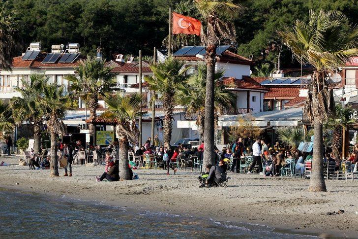 Yılın ilk tatilini sahil kenarında geçirdiler G5