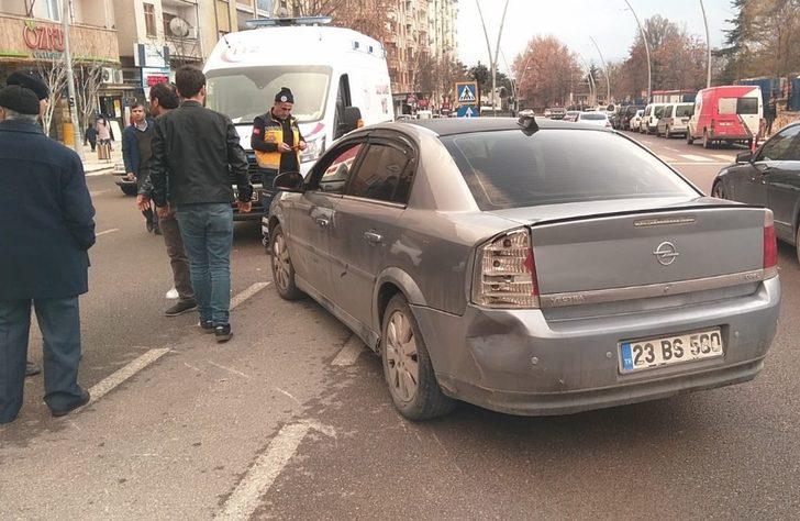 Elazığ’da motosiklet ile otomobil çarpıştı:1 yaralı G2