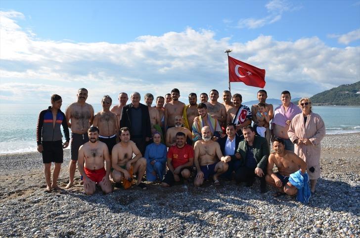 Yeni yılın ilk gününde hem karın hem de denizin keyfini yaşadılar G3