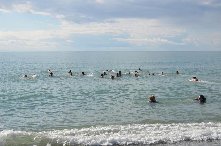 Yeni yılın ilk gününde hem karın hem de denizin keyfini yaşadılar G2