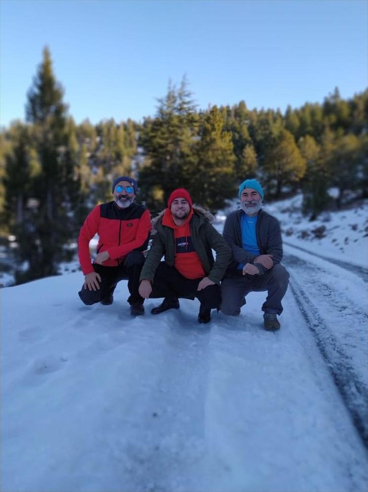 Yeni yılın ilk gününde hem karın hem de denizin keyfini yaşadılar G1