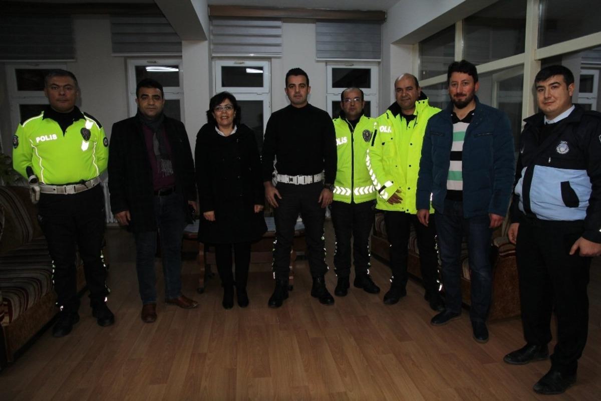 Yılbaşı gecesi &ccedil;alışanları bu yılda unutmadılar