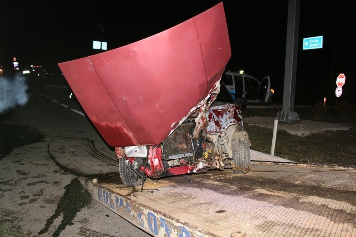 Kula&rsquo;da kaza yapan s&uuml;r&uuml;c&uuml; 193 promil alkoll&uuml; &ccedil;ıktı