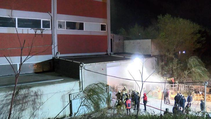 Arnavutköy'de korkutan yangın! Kumaş fabrikası alevler içinde kaldı! G3