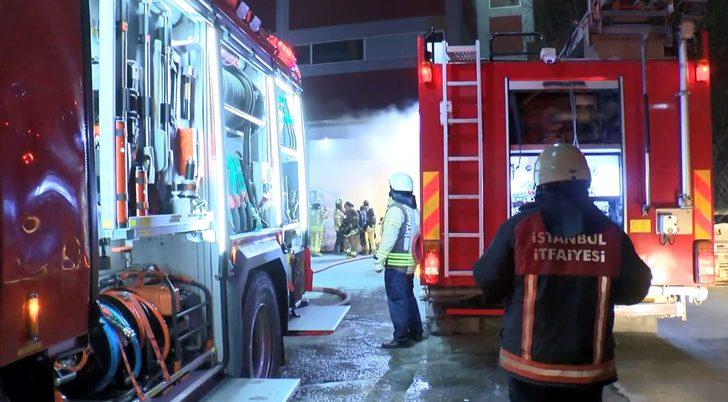 Arnavutköy'de korkutan yangın! Kumaş fabrikası alevler içinde kaldı! G5