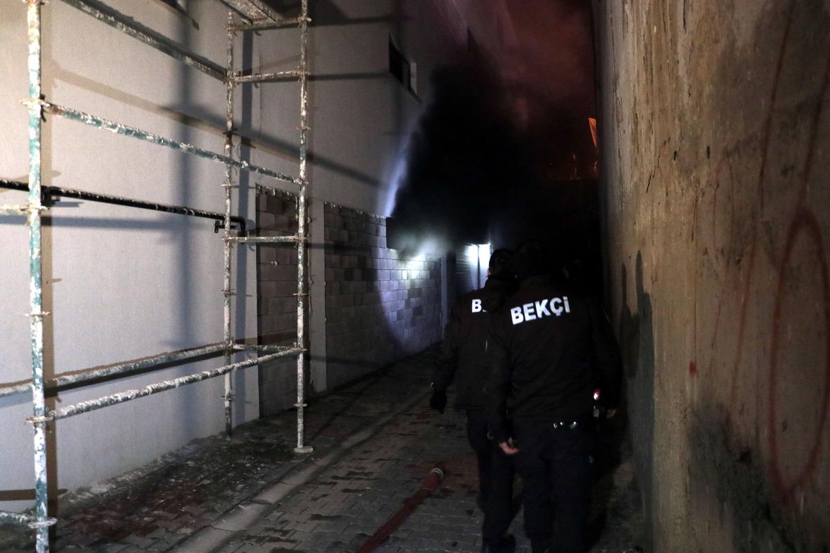 Ankara'daki kapalı otoparkta ara&ccedil; yangını!