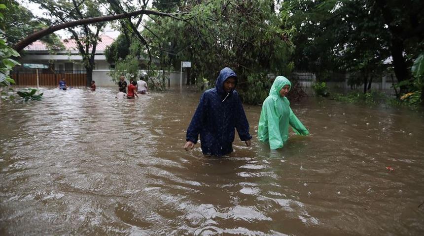 Endonezya'daki sellerde ölenlerin sayısı 181'e yükseldi