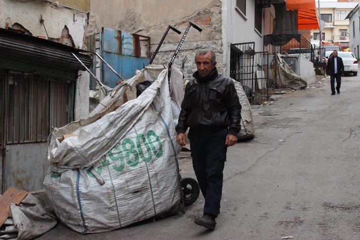 İzmir'de tek odalı evde yaşayan çift, yardım bekliyor G2