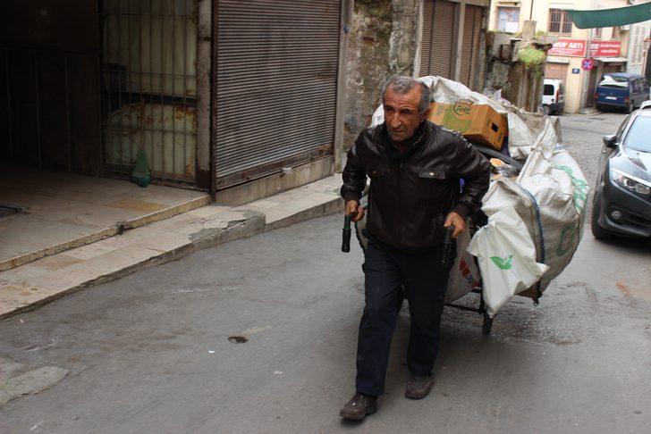 İzmir'de tek odalı evde yaşayan çift, yardım bekliyor G5