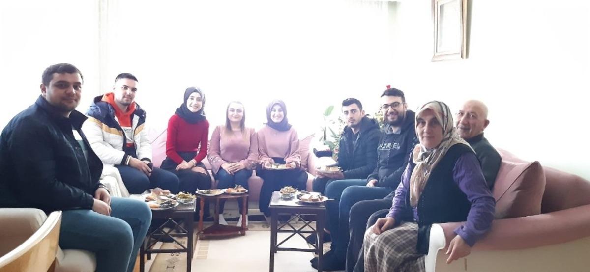 &Ouml;ğrenciler şehit ailelerini unutmadı