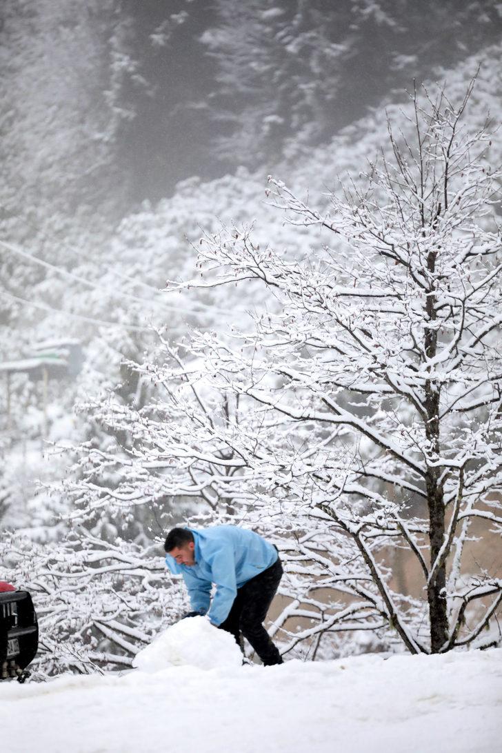 Ayder Yaylası'nda kar altında horon çektiler G4