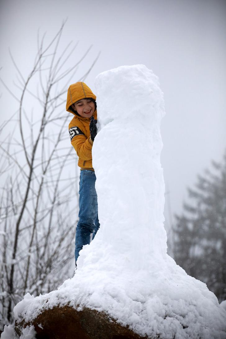 Ayder Yaylası'nda kar altında horon çektiler G2