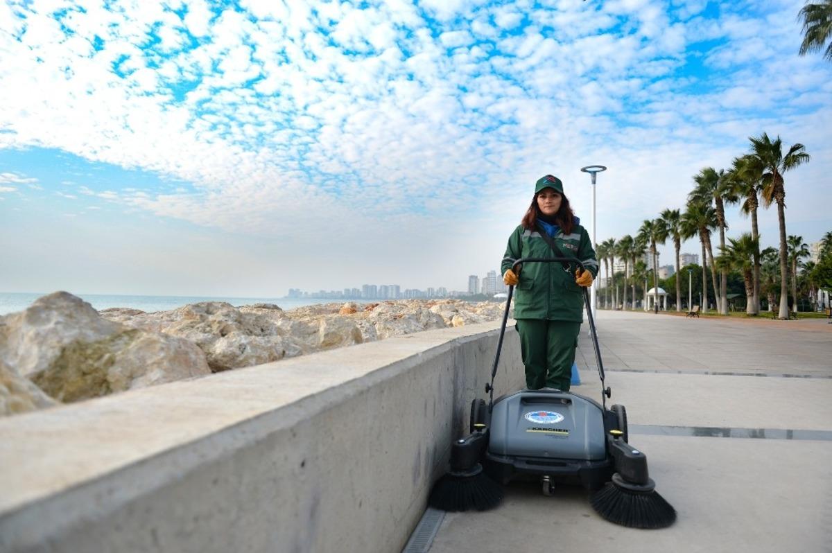Mersin B&uuml;y&uuml;kşehir, 10 adet s&uuml;p&uuml;rge makinesi aldı