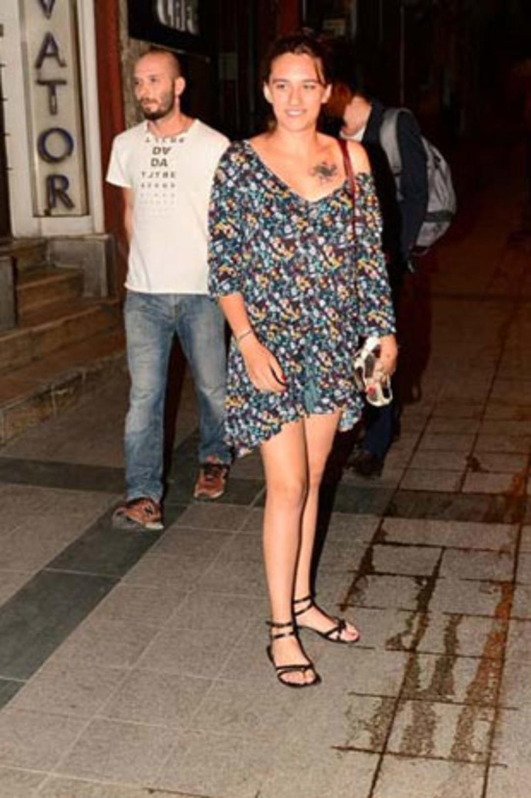 O kız yeğenim olur