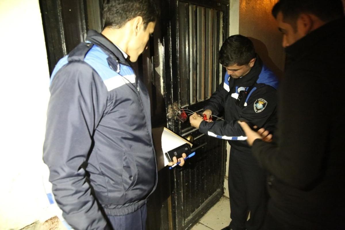 Kurallara uymayan iş yerleri zabıta tarafından m&uuml;h&uuml;rlendi